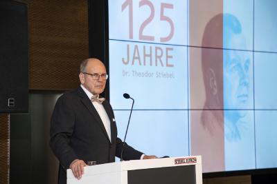 Dr. Ulrich Stiebel begrüßte die anwesenden Gäste