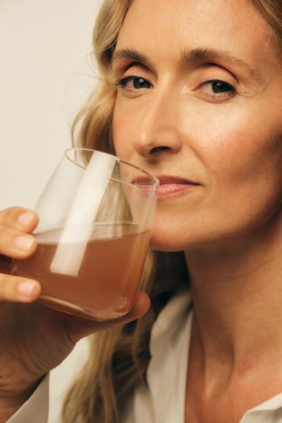 Avea_collagen-activator_model_2.jpg