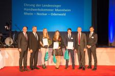 Den Landesssiegern aus dem Kammerbezirk Mannheim gratulierten (von links): Landeshandwerkspräsident Rainer Reichhold, Präsident der Handwerkskammer Ulm Joachim Krimmer, die Sieger aus dem Kammergebiet Diana Schüßler, Stephanie Ditzenbach und Johannes Brecht und Kammerpräsident Alois Jöst und Ausbildungsberater Lukas Steinle / Foto: Fotohütte Bernstadt