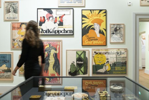 Plakatfrauen_Ausstellungsansicht_1_Foto_Museum_Wiesbaden_Bernd_Fickert.jpg