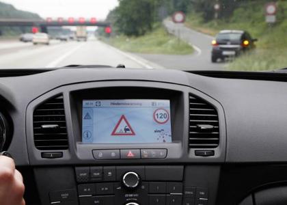 Im Projekt simTD (Sichere und Intelligente Mobilität - Testfeld Deutschland) erprobte Opel mit 17 Konsortialpartnern Funktionalität, Alltagstauglichkeit und Wirksamkeit von Car-to-X-Kommunikation unter realen Bedingungen. Somit konnten Informationen wie zum Beispiel über Wetterverhältnisse und Straßenzustand sowohl von Fahrzeug zu Fahrzeug, als auch zwischen Fahrzeugen und Verkehrsinfrastruktur ausgetauscht werden