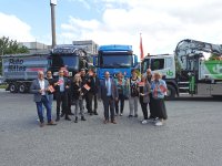 (von links nach rechts): Paul van Boekel und Ted Wolfs (Van Boekel GmbH), Wim Bekker (Bekker Transporte GmbH), Henry Voskamp (Auto Gilles), Jeanette Katzy (Niederrhein Nachrichten), Stephan Wernicke (Bekker Transporte GmbH), Alwin Gilles (Auto Gilles), Leon Westerhof und Michaela Schmidt (Messe Kalkar), Josefa Hartjes-de Ruiter (Lebenshilfe), Sarah Stricker (Wirtschaftsförderungs- und Stadtmarketing Gesellschaft Emmerich am Rhein mbH), Marten Foppen (Geschäftsführer Wunderland Kalkar/Messe Kalkar), Dr. Britta Schulz (Bürgermeisterin Stadt Kalkar).
