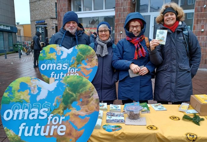 Lübecker Omas in Aktion_Omas for Future.jpg