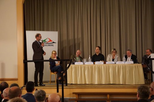 Podiumsdiskussion.JPG