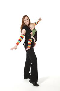 Workout für Mütter mit Baby im Beutel / Foto: Elfriede Liebenow, Hamburg-Volksdorf http://www.liebenowfotografie.de