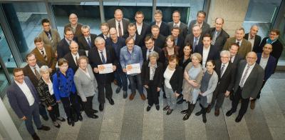 Die ersten Empfänger des Zertifikates mit Minister Laumann und Mitgliedern der Bewertungskommission