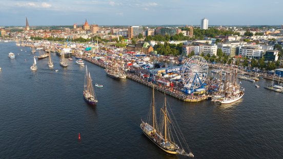 Der Hanse-Sail-Samstag am Stadthafen (c) Taslair.jpg