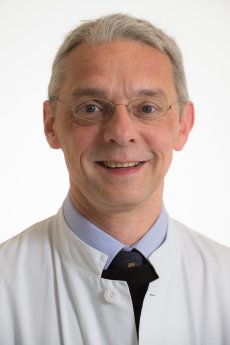 Prof. Christhardt Köhler Asklepios Klinik Harburg Porträt.jpg