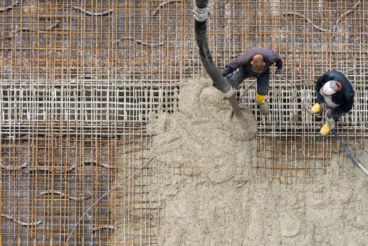 baustelle-beton-giessen_kiona_adobe-stock.jpg