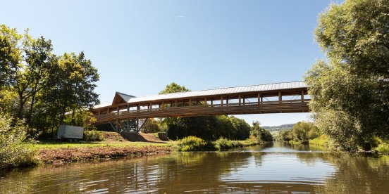 Ansicht der fertiggestellten neuen Holzbrücke Lörrach.jpg