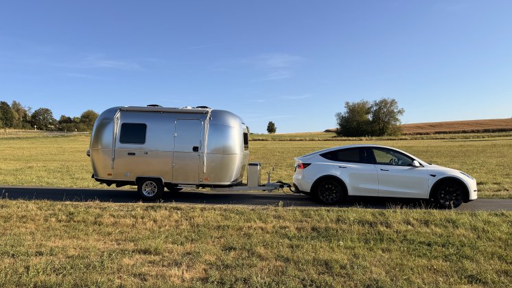 Airstream World Travler + Tesla Model Y (6).JPG