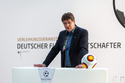 Deutscher Fussball Botschafter e.V. Initiator Roland Bischof.jpg