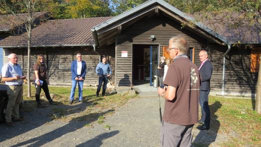 von links: Dr. Christof Elllger, Geo-Union; Christina Plass, Geopark; Manfred Görig, Vorsitzender Geopark; Max Garchow, Naturschutzgroßprojekt; Hannelore Greb, Geopark; Susanne Schaab, stellvertretende Vorsitzende Geopark; Edwin Schneider, Vorstand Geopark; Hartmut Greb, Geschäftsführer Geopark / Foto: Susanne Jost/Vogelsbergkreis