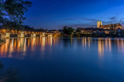 Bad Säckingen_Blick auf Münster und Holzbrücke © Klaus Hansen_Schwarzwald Tourismus.jpg