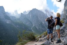 Unterwegs mit Partner oder Best Friends: Der sportliche Trip in den Brenta-Dolomiten ist ab zwei Teilnehmern buchbar (Foto: Blick ins Val delle Seghe)