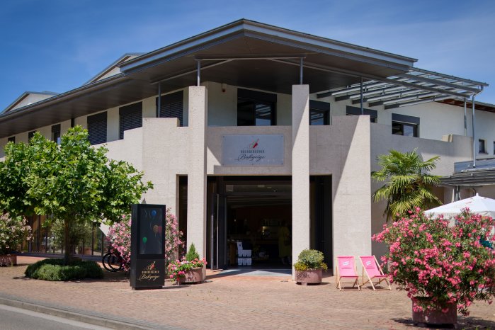 Winzergenossenschaft Oberbergen, Vinothek.jpg