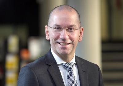Landeskirchenrat Henning Boecker, stellvertretender Leiter der Abteilung Finanzen der Evangelischen Kirche im Rheinland, erläuterte Haushalts- und Finanzzahlen, über die die Landessynode im September beraten wird