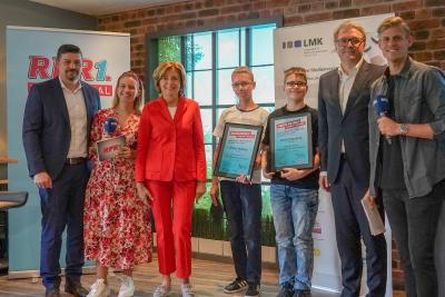 RPR-Geschäftsführer Tobias Heger, RPR1.Moderatorin Laura Nowak, Schirmherrin Malu Dreyer, Preisträger 2019 Niclas Bröcker, Preisträger 2019 Fynn Forneberg, LMK-Direktor Dr. Marc Jan Eumann, RPR1.Moderator Ben Salzner