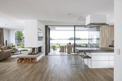 Moderner Bungalow mit viel Glas