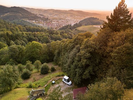Kappelrodeck_Stellplatz_mit_Grillmo%CC%88glichkeit%20%C2%A9%20Nomady%20AG-1556x1167.jpg