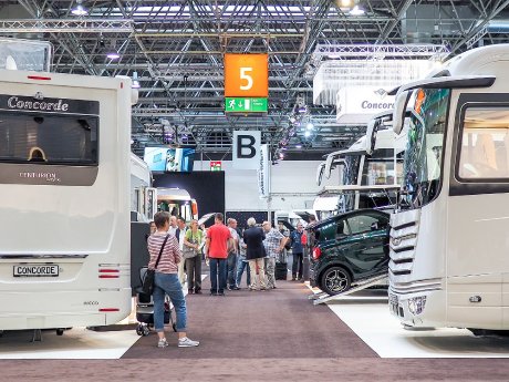 Concorde-Mitarbeiter_waren_gesuchte_Gesprächspartner_auf_dem_Caravan_Salon_(Foto_Concorde).jpg