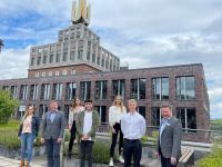 Bei der Azubi-Einführung dabei (von links): Katrin Hugo, Peter Kaetsch, Jenny Schubert, Deniz Can Celik, Sina Faust, Michel Neumann und Stefan Tölle. (Foto: BIG direkt gesund/Abdruck honorarfrei)