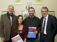 Hauptgeschäftsführer Dr. Joachim Eisert, Firmenchefin Sigrid Waiblinger, Almir Sisic und Präsident Harald Herrmann bei der Übergabe der Urkunden in Tübingen (v.li.n.re.)