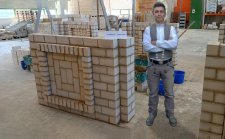 Erster Kammersieger bei den Maurern, Justin Sven Finkbeiner, im Ausbildungszentrum Bau in Sigmaringen.