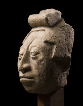 Stuckkopf eines Adeligen, Mexiko, 600-900 n. Chr., Linden-Museum Stuttgart, Foto A. Dreyer.JPG