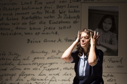 Das Tagebuch der Anne Frank_Premiere 17.10._Jennifer Porto_copyright Tom Schulze (5).jpg
