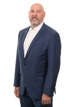 Co-Trainer-Eric-Dubois-linkeschulter.jpg
