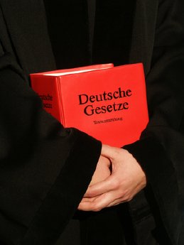 Deutsche_Gesetze_Copyright_Haramis_Kalfar__Fotolia_Nr_4265247.jpg
