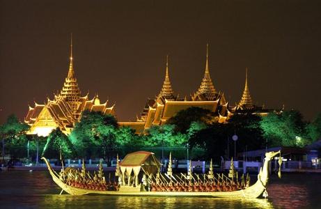 Thailand, Königliche Barke bei Nacht
