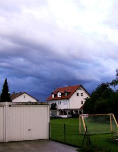 Wenn die Bewohner die Ferien genießen, darf das Dach auch bei Extremwetterlagen keinen Urlaub machen.