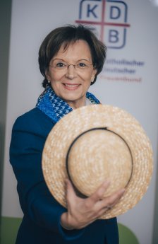 Emilia Müller zieht den Hut vor Vorreiterinnen der Demokratie.jpg