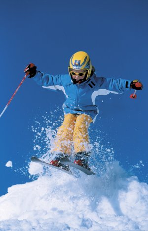 ID_9419_Kind im Schnee Skisprung.jpg