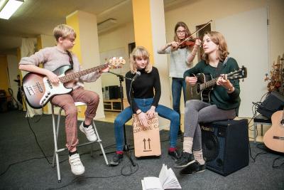 Musizieren als Freizeitbeschäftigung unter Jugendlichen immer beliebter