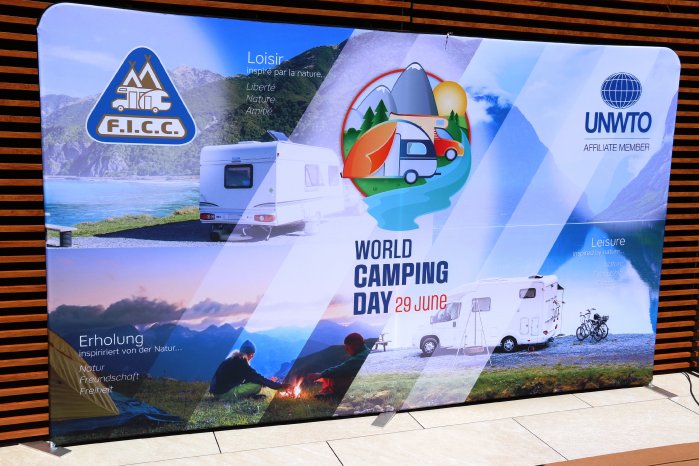 Welt Camping Tag Plakat.JPG