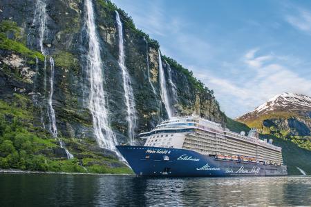 Mein Schiff 4 im hohen Norden – auch von den neuen Kreuzfahrten mit Mein Schiff 6 wird es bald Reiseimpressionen geben