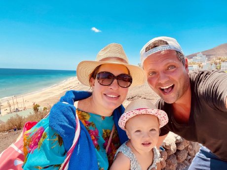 Julia Dahmen mit Mann Carlo und Tochter Angelina auf Fuerteventura.jpg