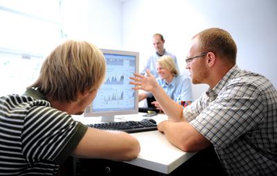 Wie verwandle ich meine Idee in ein marktfähiges Start-up-Unternehmen? Wie kann ich Strategien entwickeln und eine Organisation aufbauen um mein digitales Produkt optimal zu positionieren? Diese Fragen stehen im Zentrum der neuen Studiengänge an der Universität Passau. Foto: obx-news/Universität Passau