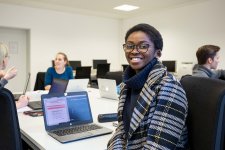 Studierende im Master Informatik bei einer Gruppenarbeit