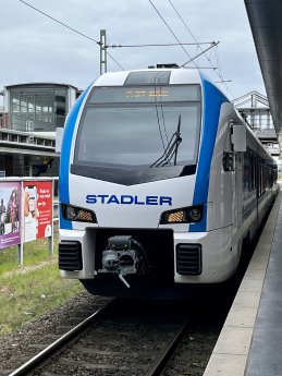 Akku-Zug der Firma Stadler.jpg