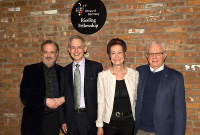 Als erste US-Riesling-Fellows wurden Terry Theise, David Schildknecht und Rudi Wiest (vlnr) von Monika Reule, Der Geschäftsführerin der DWI, geehrt.