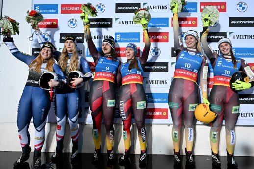 PODIUM_DAMEN_Doppel_WC_Winterberg_2025_12_06_017_©Dietmar_Reker.jpg