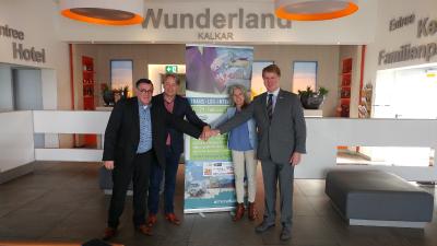 (von links nach rechts): Han Groot Obbink (Wunderland Kalkar/Messe Kalkar), Willem van Hees (Ler(n)ende Euregio), Anoushka van Bemmel (Ler(n)ende Euregio), Wolfgang von der Linde (Messe Kalkar)