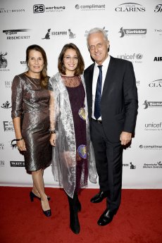 GUT_ISING_UNICEF  Peter Ramsauerm mit Frau Susanne und Tochter Gabriela.jpg