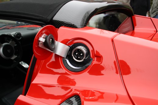 Tankklappe des Tesla Roadster, Quelle Ostfalia.jpg