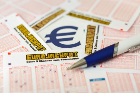 Der Eurojackpot wurde die zweite Ziehung in Folge geknackt. Einem Spielteilnehmer aus Spanien gelang dies am vergangenen Freitag (14.12.2018). Sein Gewinn beträgt exakt 10 Millionen Euro. (c) MünsterView Heiner Witte