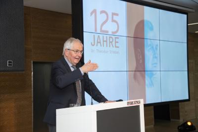 Prof. Dr. Klaus Töpfer hielt die Laudatio auf Dr. Theodor Stiebel